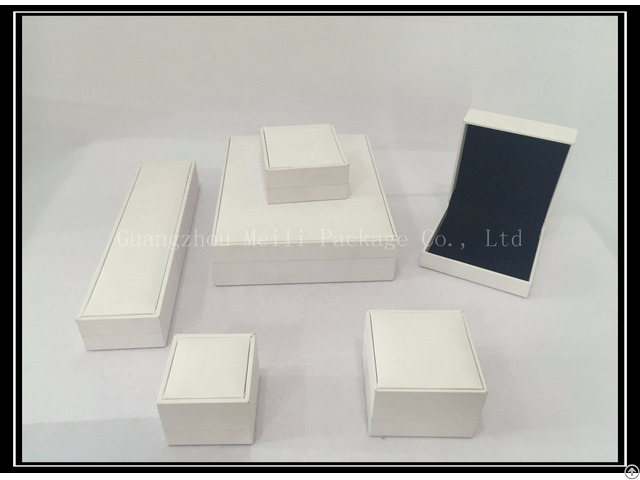 Jewelry Plastic Packing Box With White Texture Covered Paper And Black Velvet