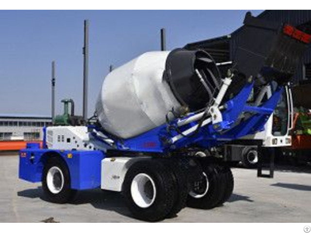 Self Loading Mixer Truck 1 2m3 Mixing Capacity