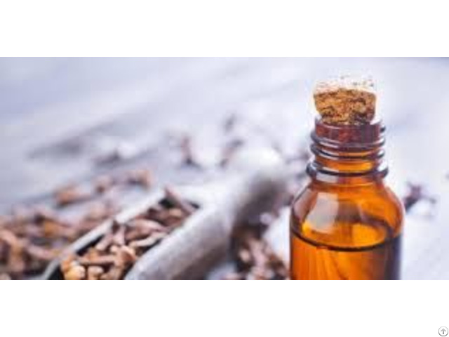 The Clove Essential Oil