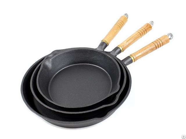 Cast Iron Skillet With Wooden Handle