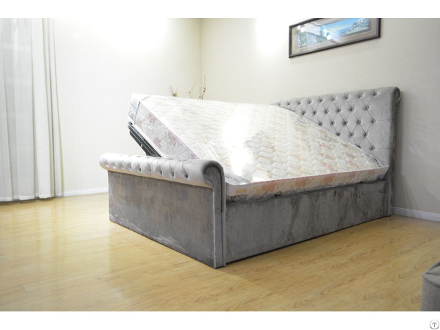 Tufted Upholstered Bed With Footboard