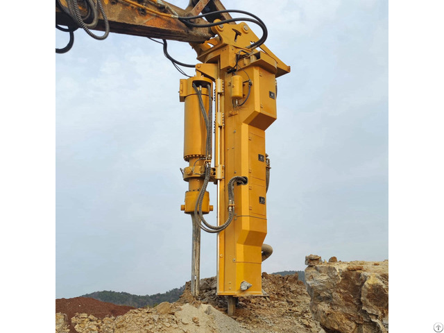 Integrated Rock Drill And Splitter