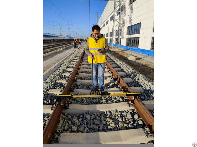 Railroad Digital Rolling Track For Rail Gauge Measurement While Walking