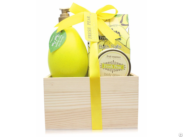 Enjoy A Luxury Bath Spa With Fresh Pear Shower Gel