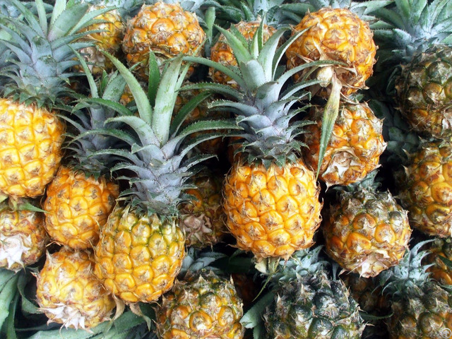 Pineapple Sellers