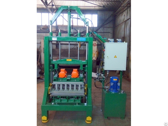 Vibropress For Production Of Paving Slabs