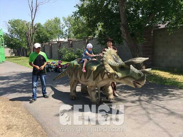 Triceratops Walking Ride Ar 97